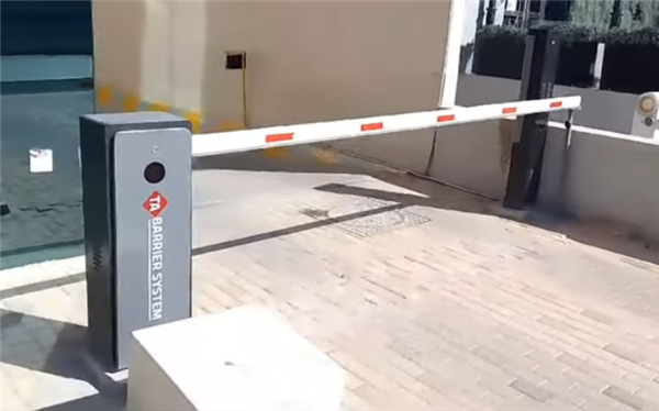 بوابه مواقف امنية لمرور سيارات دخول و خروج للقبو 